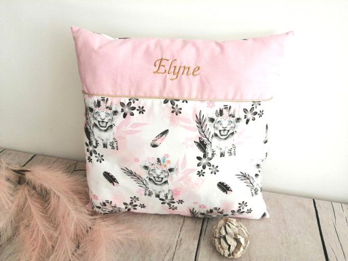 Coussin avec housse personnalisée 40x40 cm lion rose
