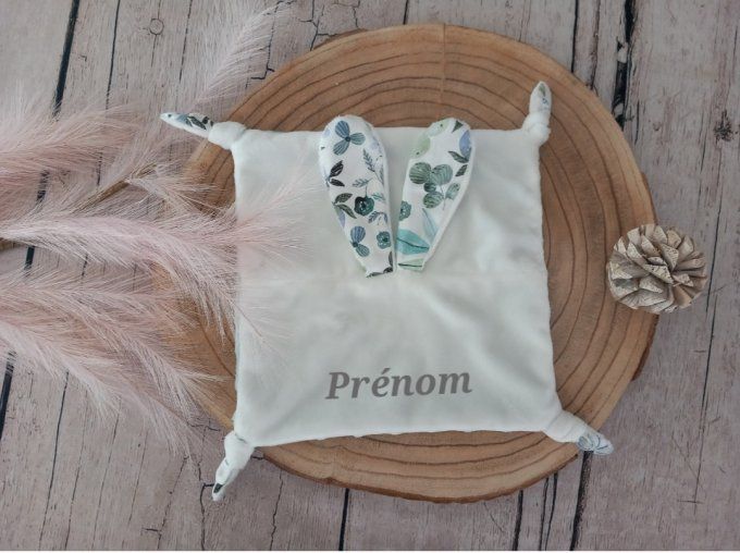 Doudou lapin fleurs bleues / minky bleu clair